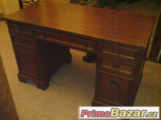Luxusní psací stůl z masivního dubového dřeva v secesním sty