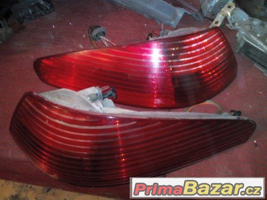 Prodám zadní světla peugeot  607