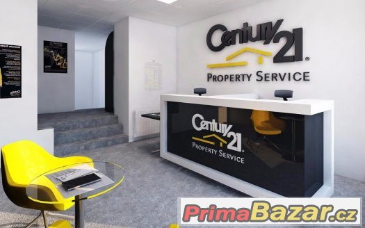 Asistentka realitní kanceláře Century 21 Property Service