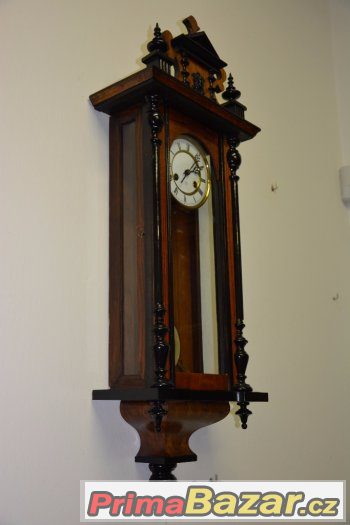Starožitné řezbované hodiny Junghans, rok 1885