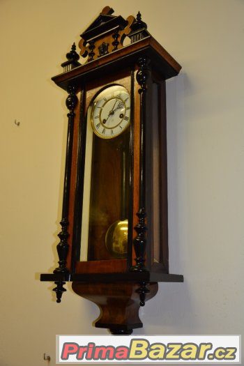 Starožitné řezbované hodiny Junghans, rok 1885