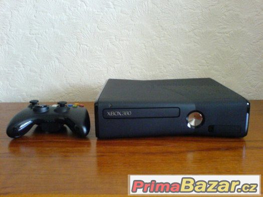 Prodám XBOX 360 slim WIFI - 1439 + příslušenství..