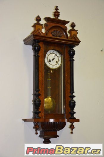 Starožitné řezbované hodiny Junghans, rok 1910