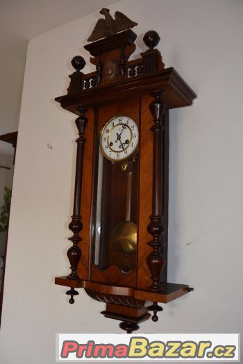 Starožitné řezbované hodiny Junghans s orlicí 1910