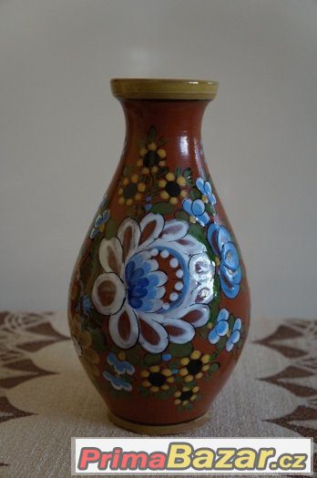 keramicka-vaza-s-lidovym-motivem