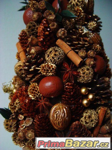 Vánoční dekorace 7 druhů -věnec, stromek 2x, kniha a jiné