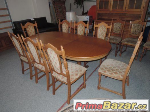 Rozkládací rustikální stůl a 8 židlí