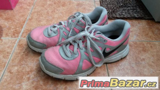 nike-35-5-ruzove