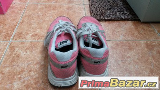 Nike 35,5 růžové