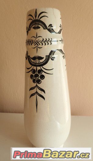 stará ručně malovaná váza