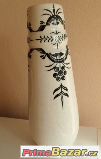 stará ručně malovaná váza
