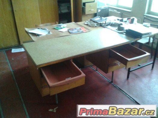 Rarita-kancelářský psací stůl-dřevo-plast