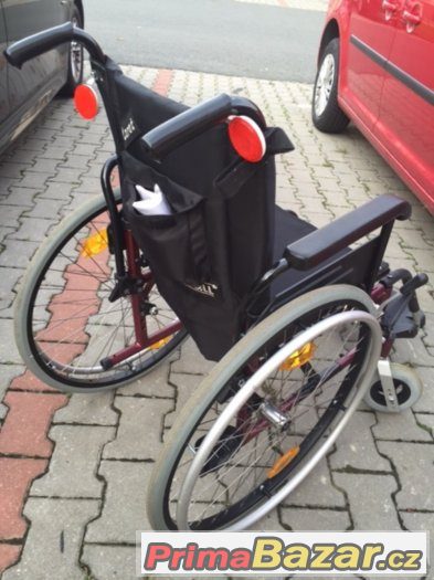 Invalidní vozík, sedák 39, projede 60tkama