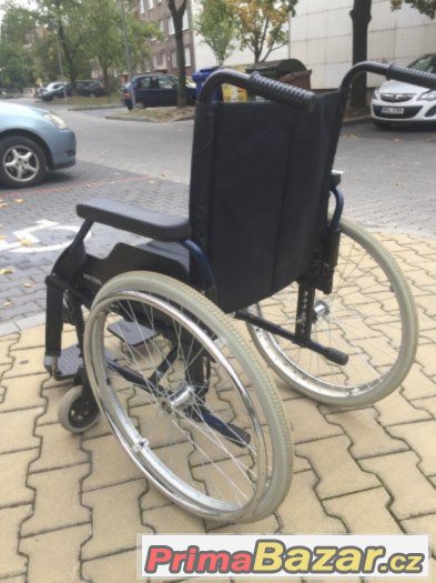 Invalidní skládací vozík Meyra, sedák 48