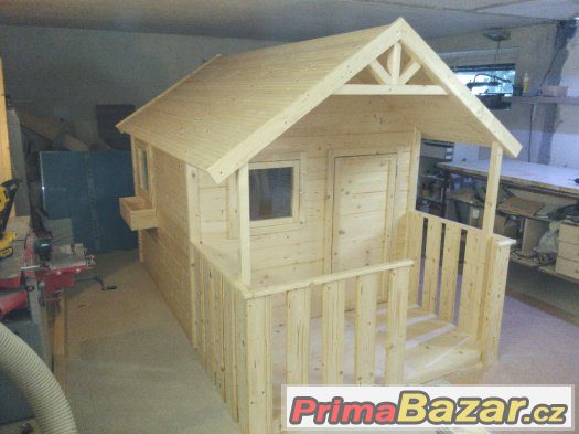 dětský dřevěný domeček