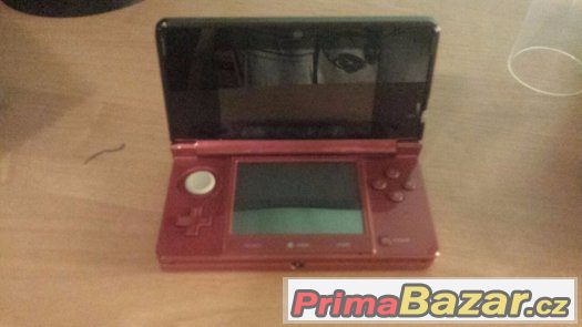 Prodám červené Nintendo 3DS + hry