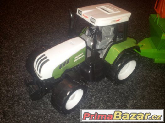 Zemědělský traktor s hnojícím vozem 50 cm.