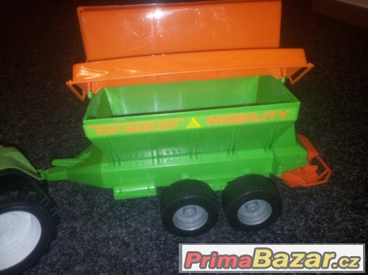 Zemědělský traktor s hnojícím vozem 50 cm.