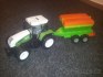 Zemědělský traktor s hnojícím vozem 50 cm.