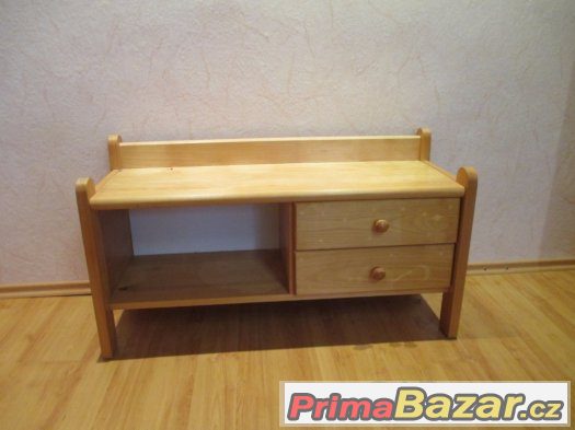 nocni-stolek-k-posteli-nebo-na-zrcadlo