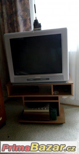 Stolek na kolečkách pod televizi Stolek na kolečkách pod televizi