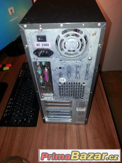 PC skříň se zdrojem PC skříň se zdrojem