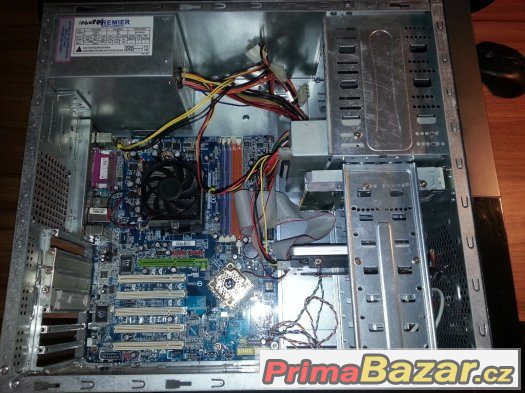PC skříň se zdrojem PC skříň se zdrojem