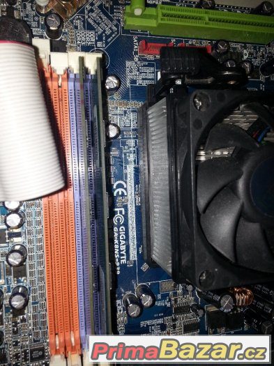 PC skříň se zdrojem PC skříň se zdrojem