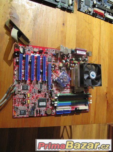 Základní Deska s Pentium 4 / AGP / Sata / Firewire