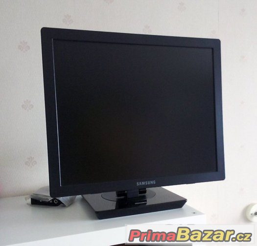 Špičkový LCD monitor 19