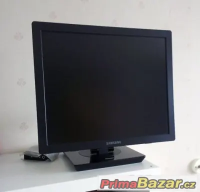 Špičkový LCD monitor 19" Samsung SyncMaster 970P černý