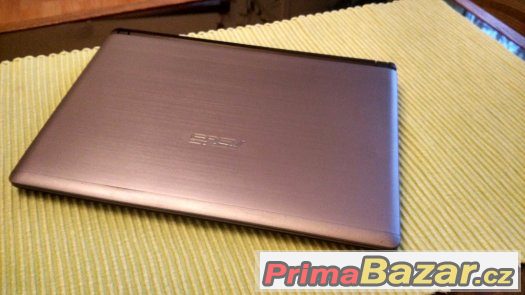 13,3 ASUS U32U top stav