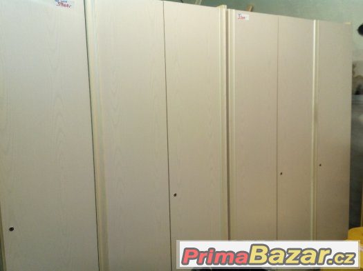 skříně dva kusy cena za kus cc150cm na 200cm