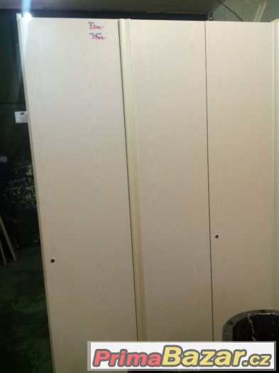 skříně dva kusy cena za kus cc150cm na 200cm