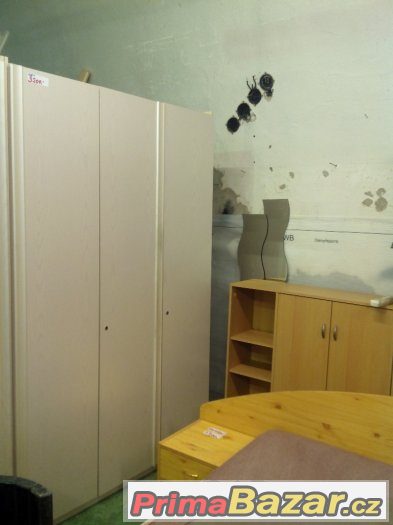 skříně dva kusy cena za kus cc150cm na 200cm