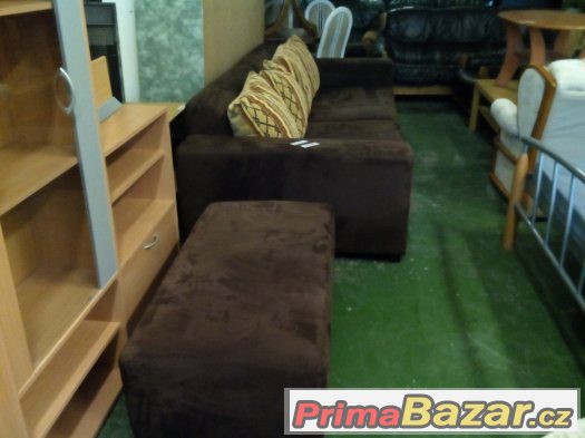 moderní veliká  pohovka  s taburetem dovoz EU zánovní