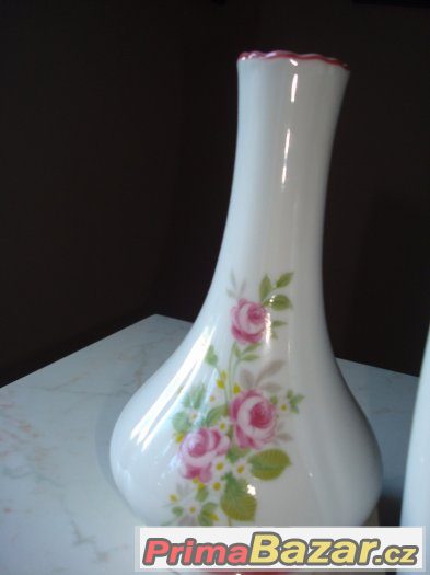 2 x váza sklo a porcelán 2 x váza sklo a porcelán