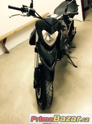 Ducati Hypermotard 796, 2011, carbon kapotáž, super stav Ducati Hypermotard 796, 2011, carbon kapotáž, super stav