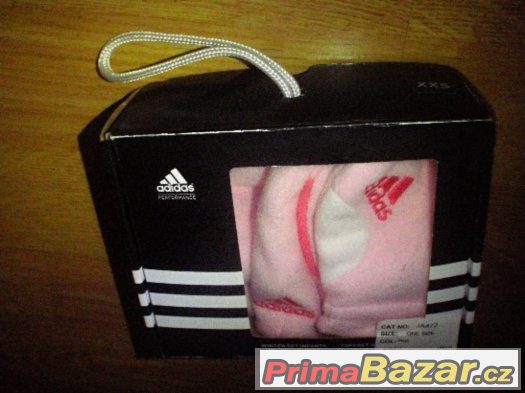 082 - dívčí růžový setík Adidas - čepička + rukavičky XXS