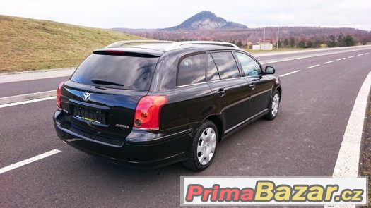 Toyota Avensis kombi 1.8 VVTi - 95kW, serviska, kůže