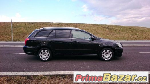 Toyota Avensis kombi 1.8 VVTi - 95kW, serviska, kůže