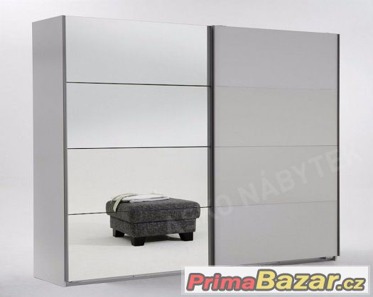Moderní šatní skříň s posuvnými dveřmi šíře 180 cm, bílá