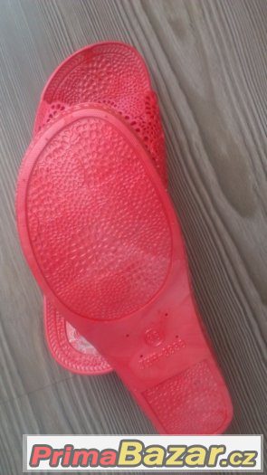 Nové Pantofle Nazouváky gumové velikost 38