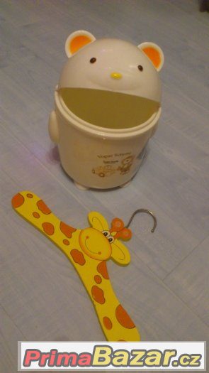 Odkládací popelnička-medvídek+ramínko-žirafka