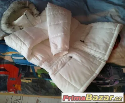 Bunda bílá s kapucou a "kožíškem" XXXL