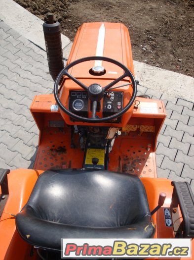 Traktor KUBOTA B1400 DT s výkonem 14 Hp , 4x4, tříválec