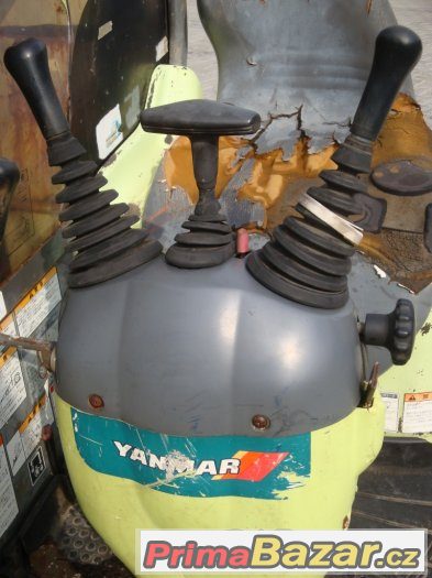 Pásové rypadlo, bagr Yanmar B1U s váhou 980 kg