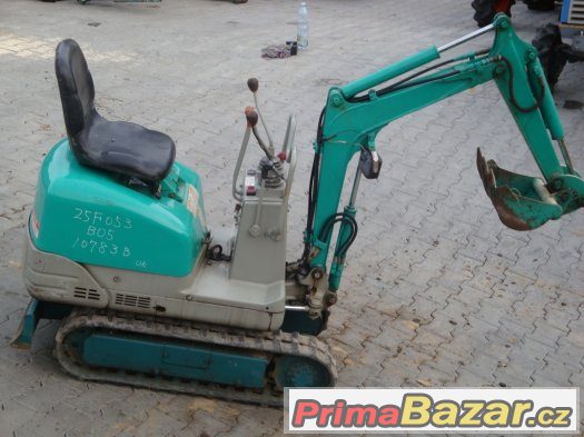 Pásový bagr, minirypadlo Yanmar B05, hmotnost 500 kg