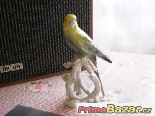 Porcelánový papoušek