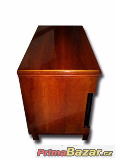 Ořechová komoda - břichatka - Biedermeier Ořechová komoda - břichatka - Biedermeier